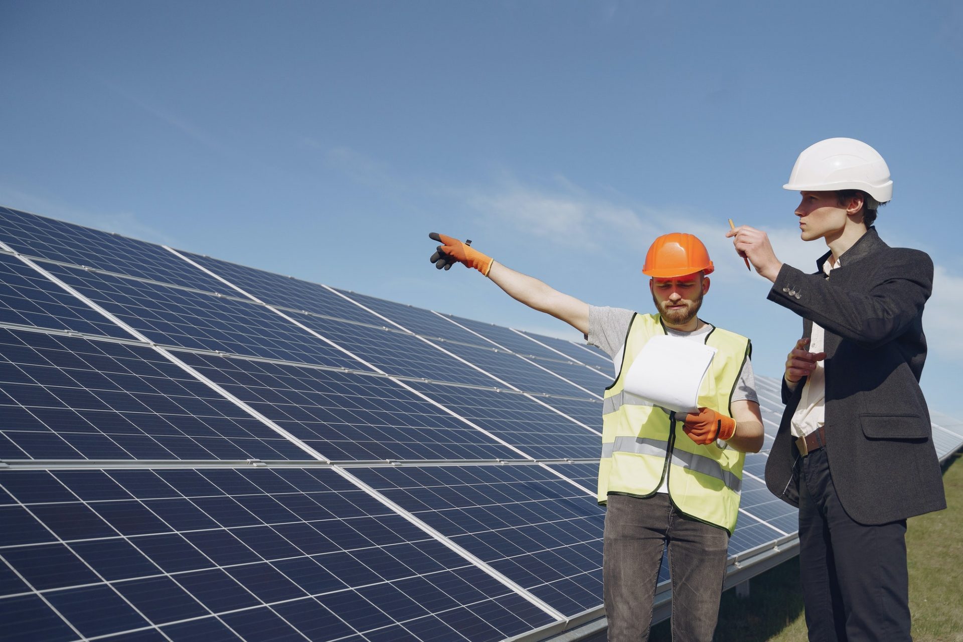 foreman-and-businessman-at-solar-energy-station-e1641315009879.jpg