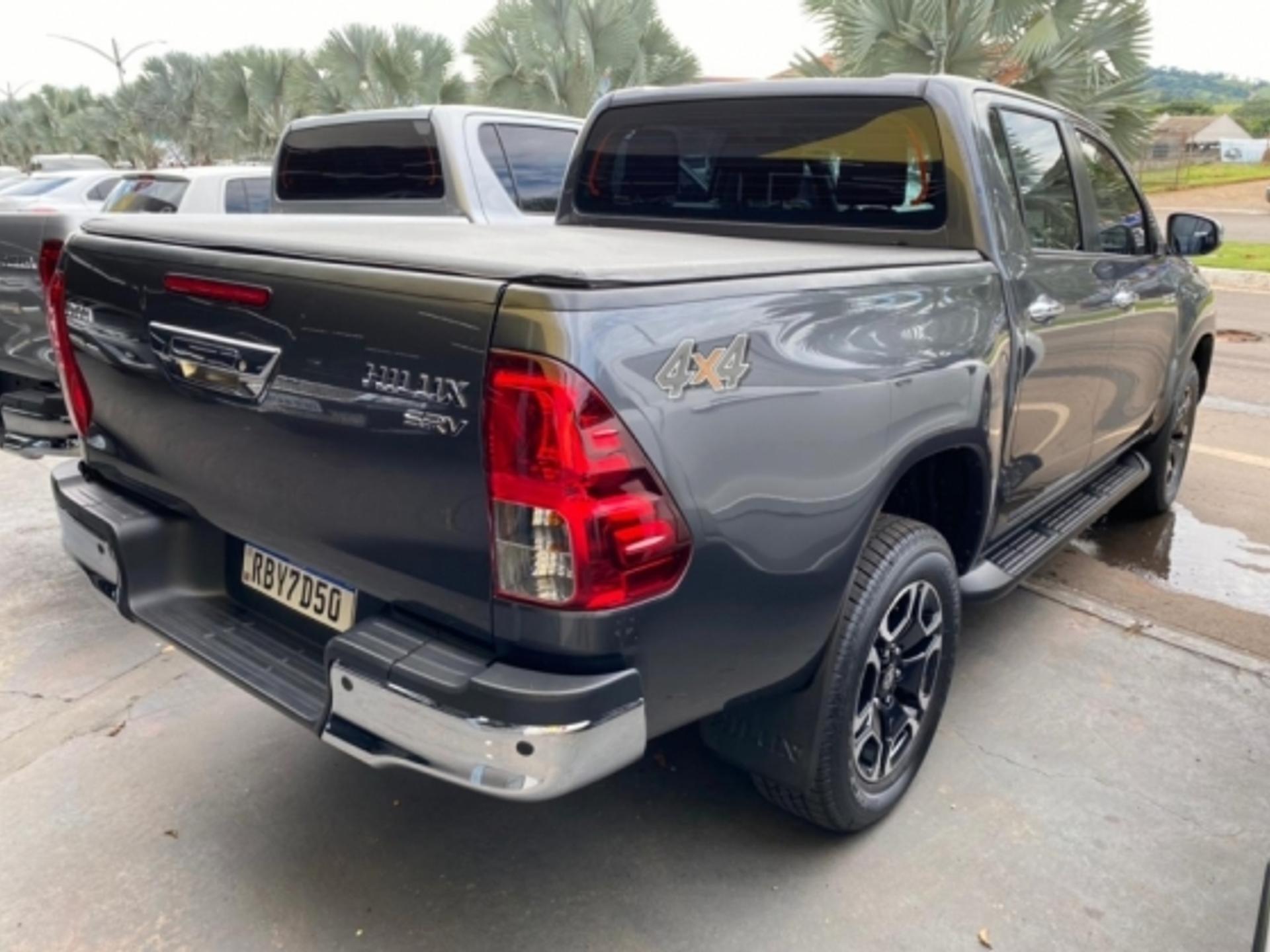 toyota-hilux-2.8-4